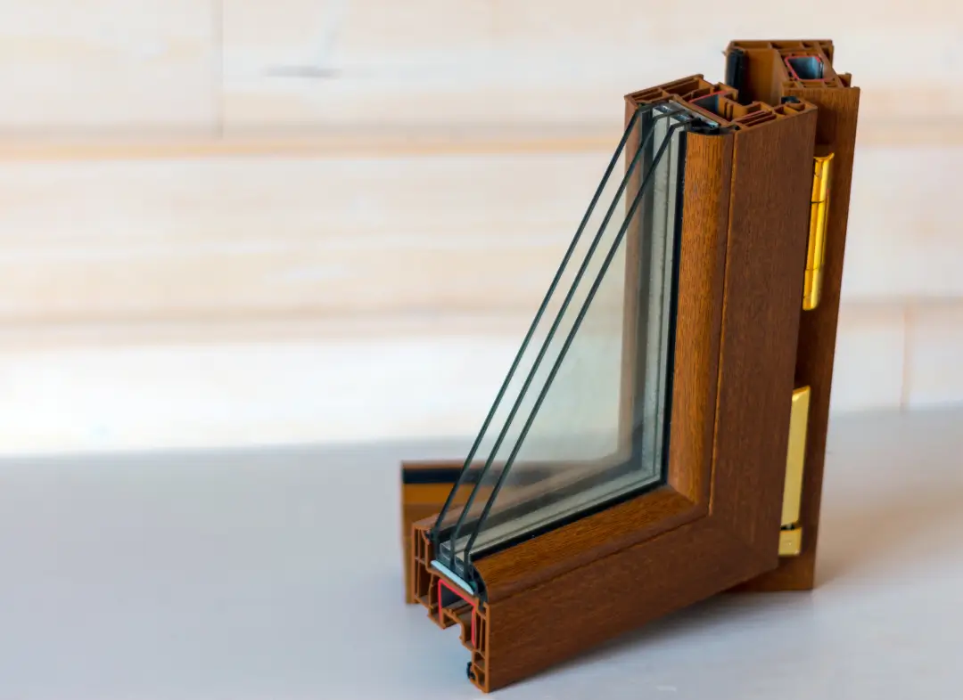 Installation de fenêtre en bois sur mesure Tournefort